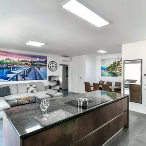 Apartment In Centro - By Myhomeincomo, Como