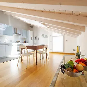 Apartment 23, Como